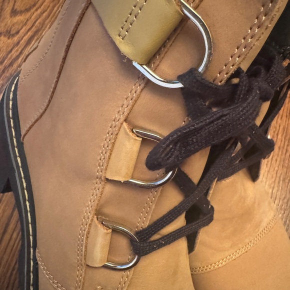 Sorel Joan Now Lace boots, new in box - Picture 8 of 10